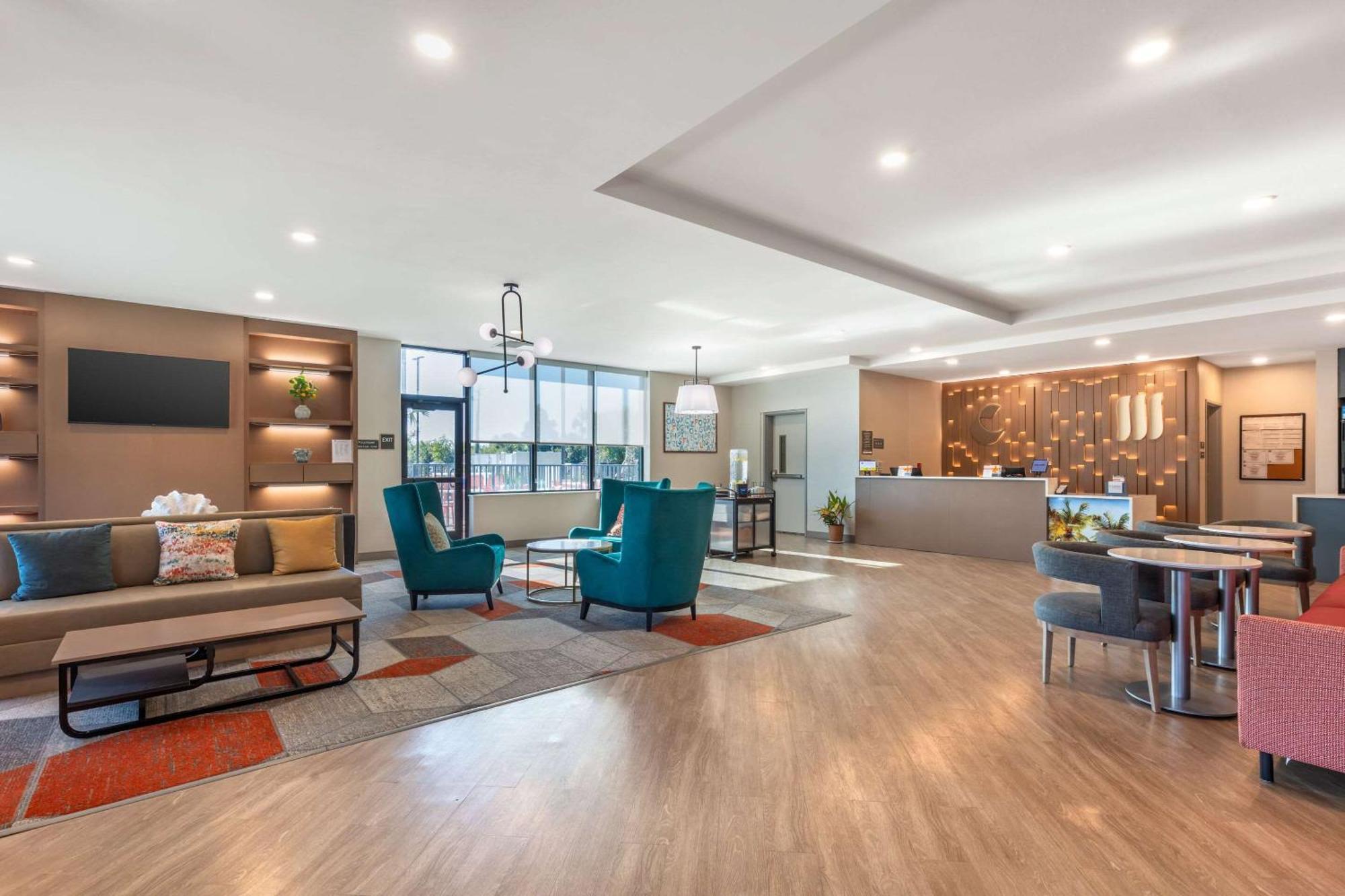 Comfort Suites Fort Myers East I-75 מראה חיצוני תמונה