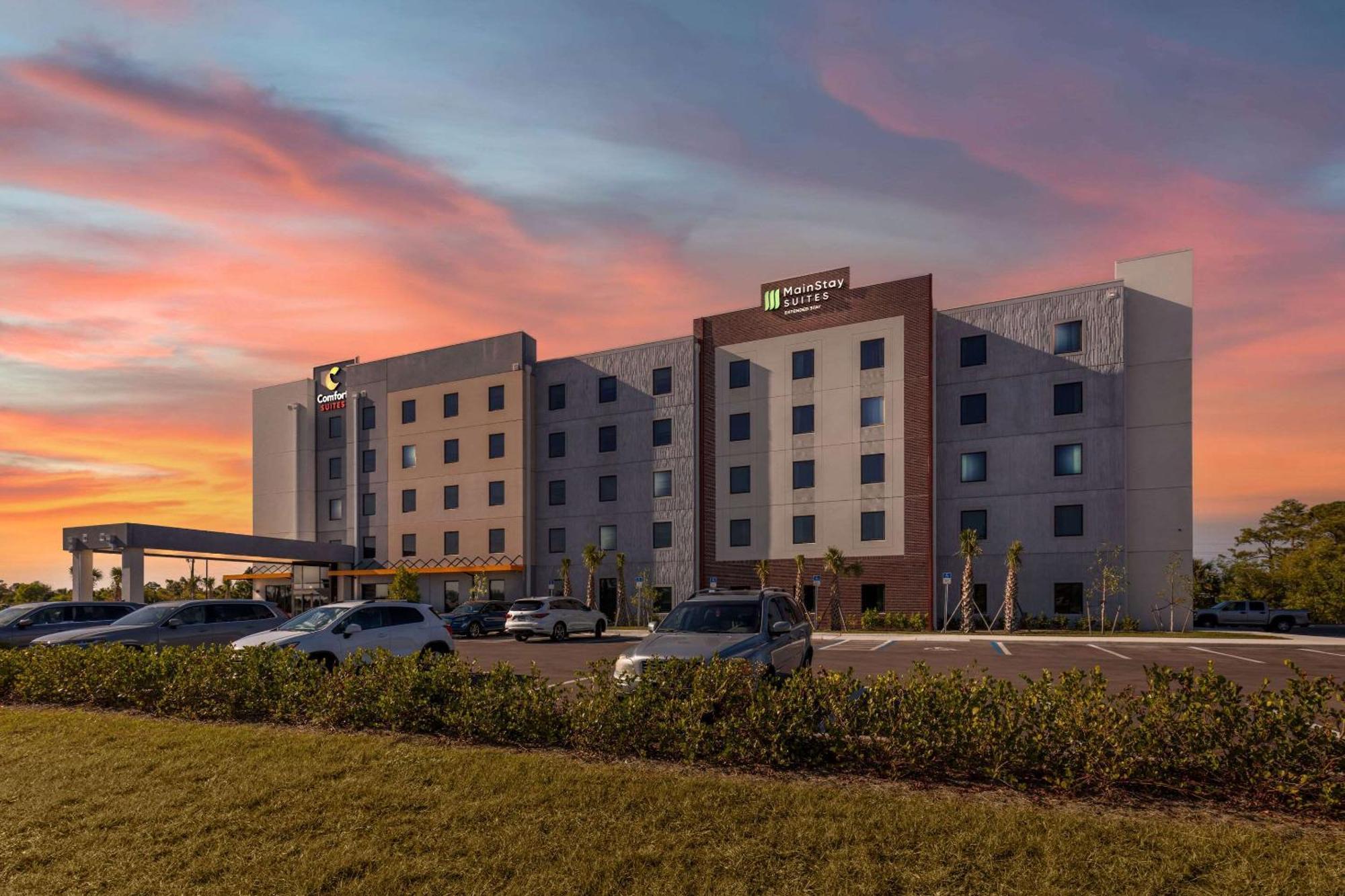 Comfort Suites Fort Myers East I-75 מראה חיצוני תמונה
