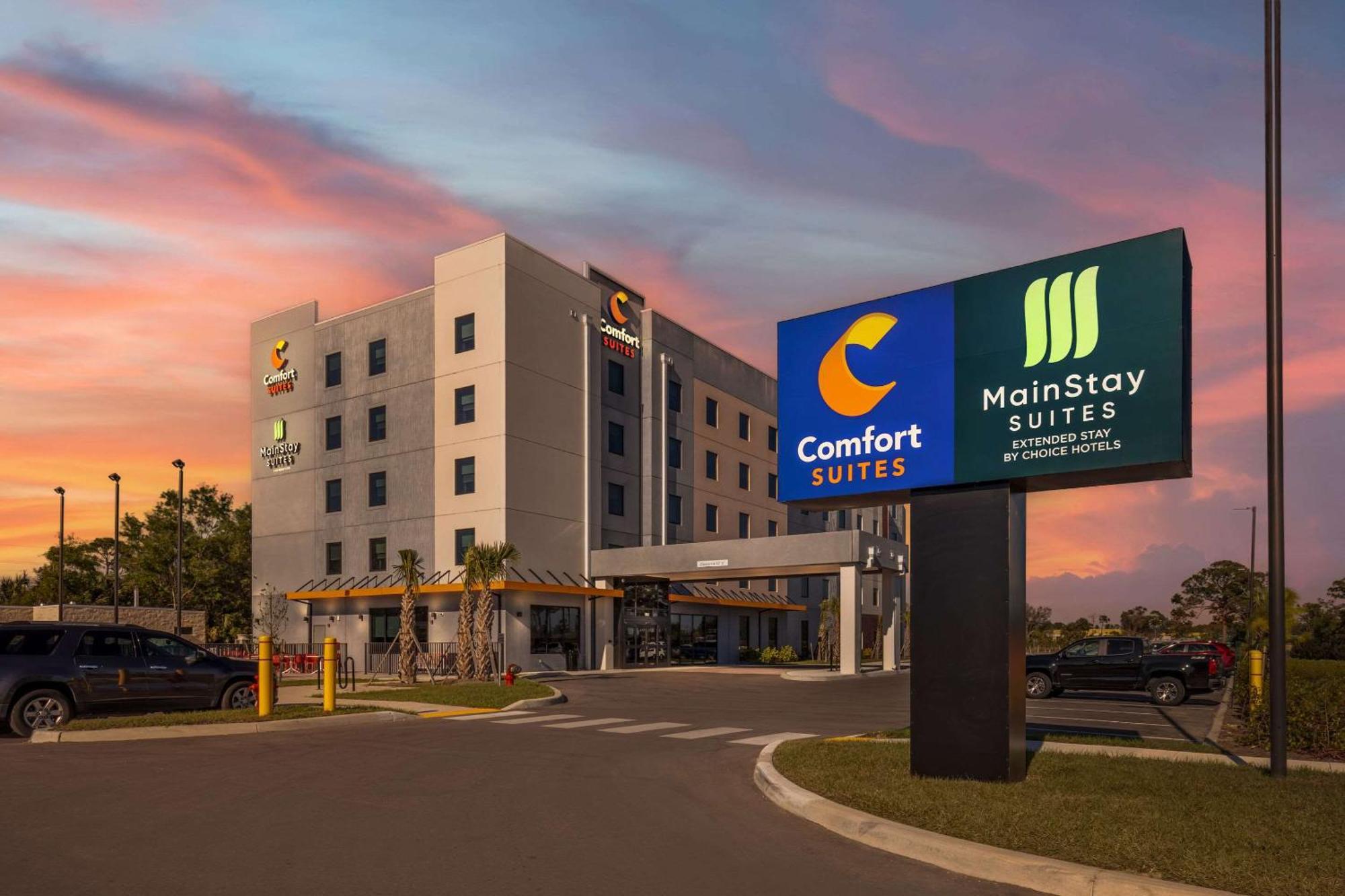 Comfort Suites Fort Myers East I-75 מראה חיצוני תמונה
