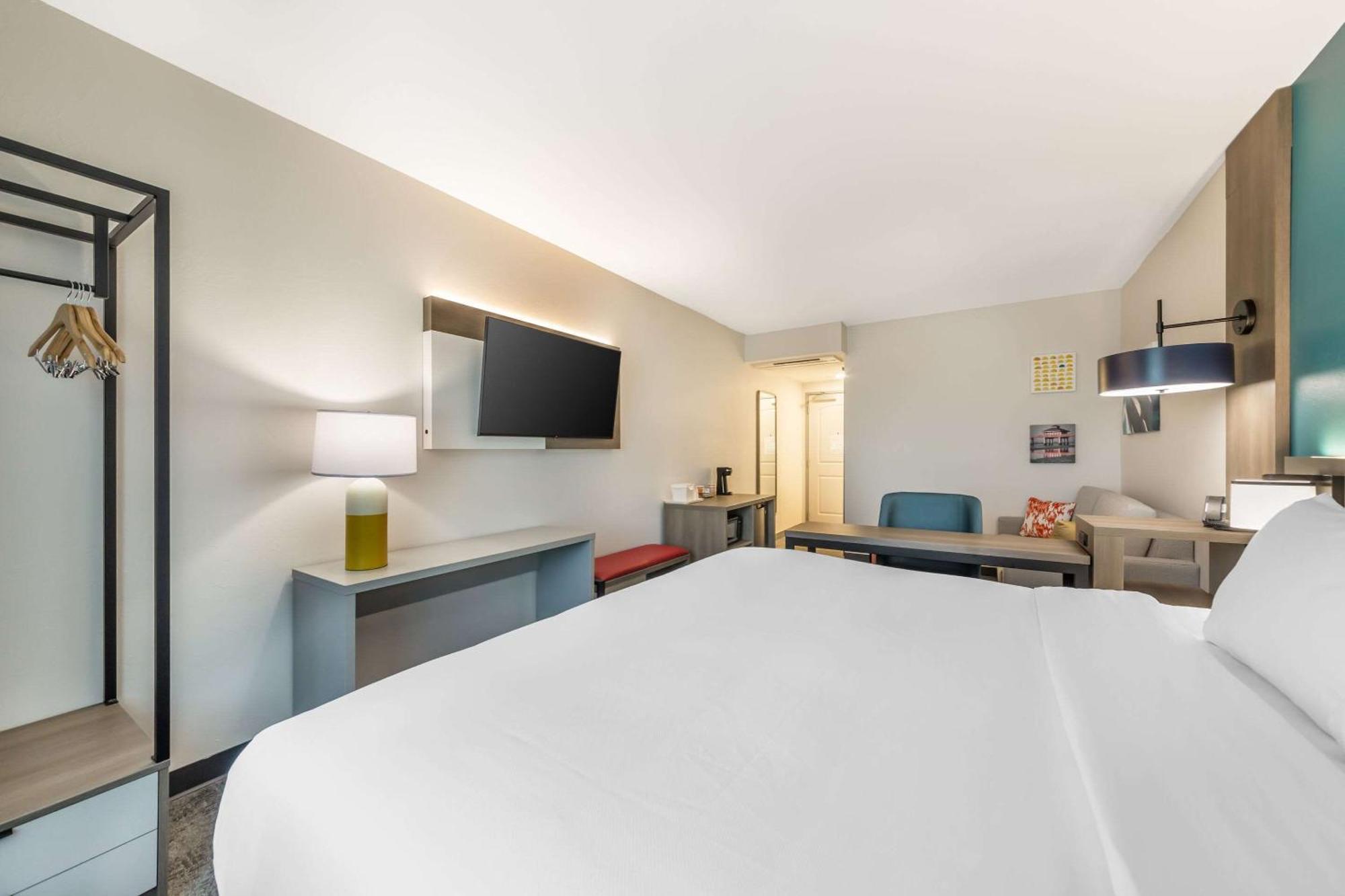Comfort Suites Fort Myers East I-75 מראה חיצוני תמונה